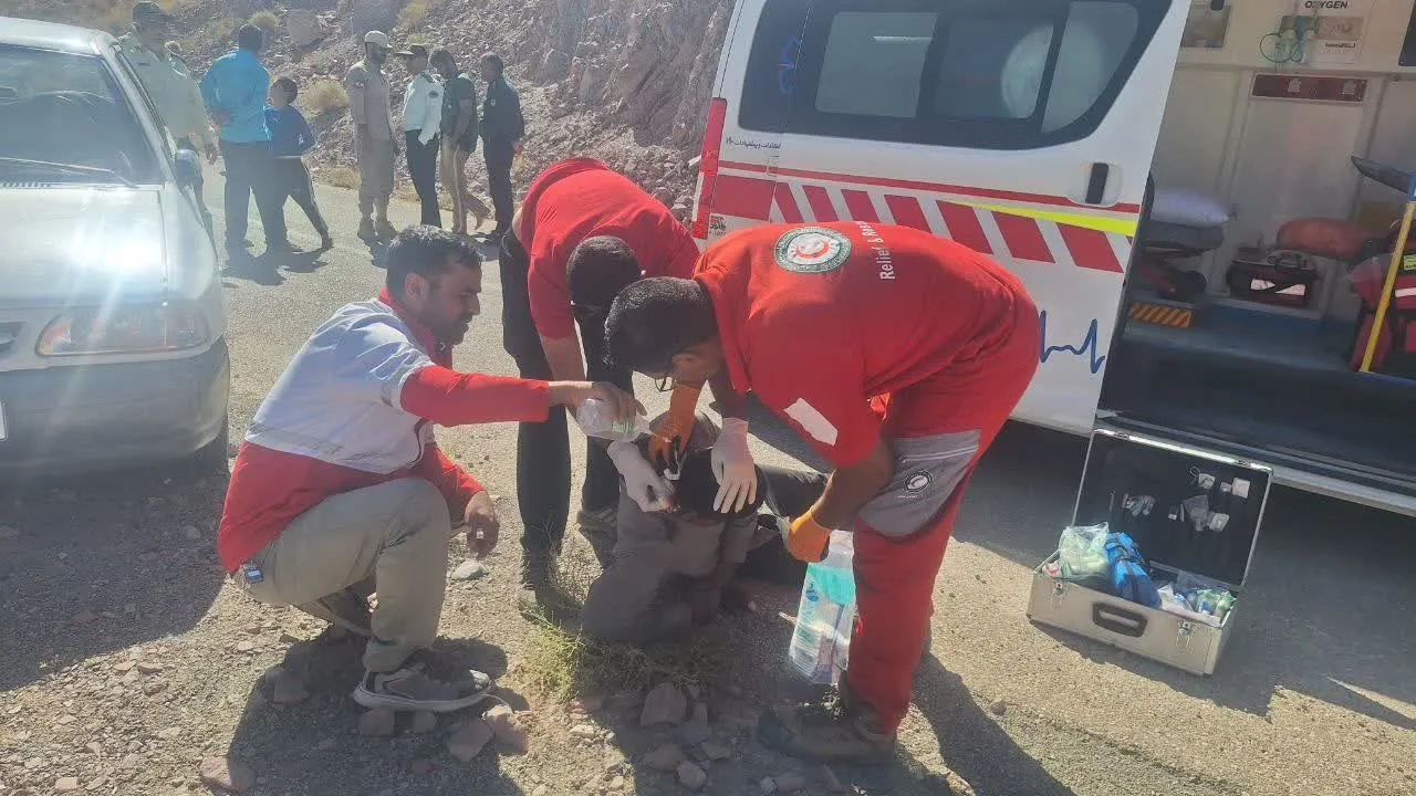حضور ۱۹ آمبولانس و بالگرد برای حمل مصدومان در حادثه واژگونی اتوبوس درمیان