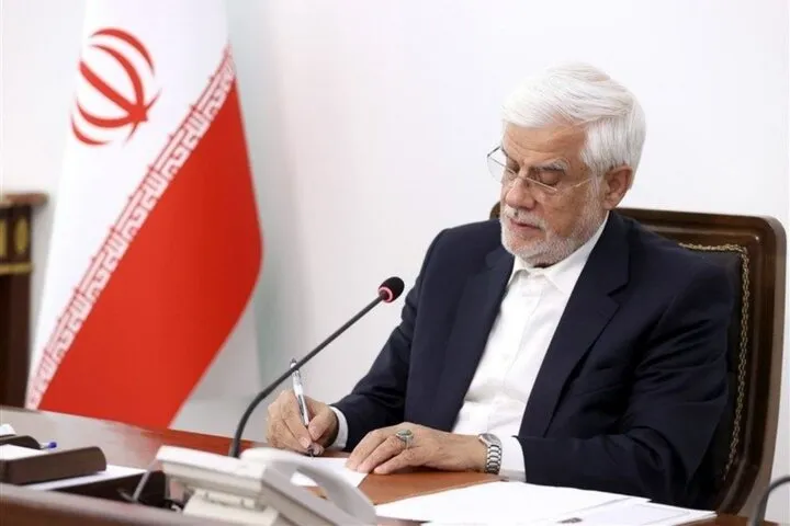 عارف: مسائل دانشگاه‌ها باید به دست دانشگاهیان و با اختیارات ویژه حل‌وفصل شود