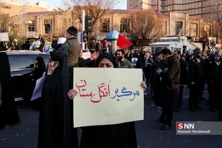 تجمع اعتراضی دانشجویان مقابل سفارت انگلیس