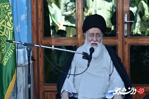 نماینده ولی فقیه در استان خراسان رضوی در زیارتگاه شهدای هویزه حضور یافت