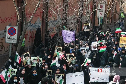 دانش آموزان تشکل&zwnj;های دانش آموزی شهر تهران در تجمع اعتراضی، انقلابی و خودجوش