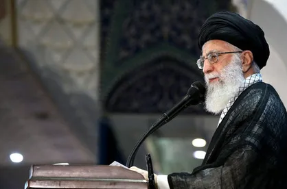 نماز جمعه به امامت رهبر معظم ایران در زمانی حساس