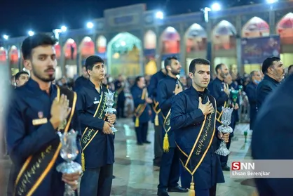 لاله&zwnj;گردانی شام غریبان حرم شاهچراغ(ع) شیراز
