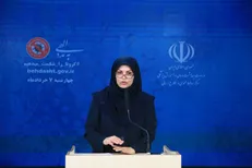 بوفه‌های مدارس در صورت اوج‌گیری کرونا در پاییز تعطیل هستند/ مصرف مکمل‌ها ضروری است