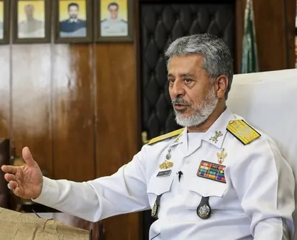 بازدید امیر سیاری از مراحل ساخت ناوشکن دماوند