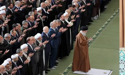 فیلم کامل اقامه نماز عید فطر به امامت رهبر انقلاب