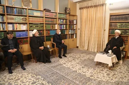 آیت&zwnj;الله مکارم شیرازی: مسئولان تصمیم&zwnj;گیری خاصی در مورد قیمت دلار نمی&zwnj;کنند / صداوسیما تذکرات اقتصادی مراجع را منعکس نمی کند