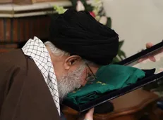 دلنوشته‌های مخاطبین «دانشجو» برای تصویر بوسه رهبرانقلاب + تصویر