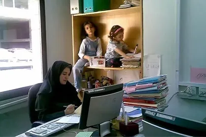 هنوز فرزندآوری در چالش با اشتغال مادران است / از تکالیف قانونی تا واقعیت&zwnj;های اداری