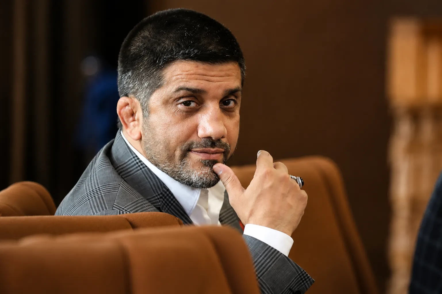 کنایه علیرضا دبیر به بازی امروز استقلال و پرسپولیس:پژمان از قرمز‌ها فاصله گرفت!