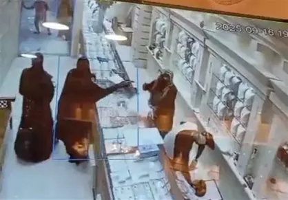 دستگیری ۶ سارق طلافروشی دَرگهان قشم / بازگشت ۸ کیلو طلای سرقت شده به مالباخته توسط پلیس + فیلم