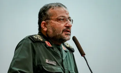 سردار سلیمانی: در جنگ شناختی &laquo;رسانه&zwnj;ها&raquo; ابزار و &laquo;محتوا و فیلم و عکس&zwnj;&raquo; مهمات هستند/ علت مهم زنده بودن انقلاب اسلامی، تداوم جهاد است + فیلم