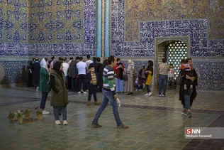 مسافران نوروزی در میدان امام اصفهان