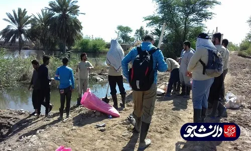 جهادگران بسیج دانشجویی دانشگاه آزاد اهواز اقدام به ترمیم سیل بند روستای هوفل سیدناصر کردند