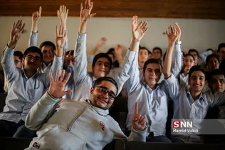 تماشای بازی پرسپولیس و کاشیما آنتلرز در دبیرستان البرز