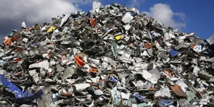 پاکسازی ۱۲۷ هکتار از اراضی پایانه مرزی مهران از زباله