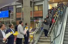 احترام نظامی و شعار جانم فدای ایران ملی پوشان کاراته کشورمان در فرودگاه امام خمینی