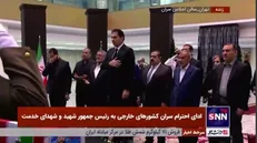 ادای احترام هیات پارلمانی عراق به پیکر رئیس‌جمهور شهید و دیگر شهدای خدمت
