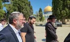 هتک حرمت شهرک‌نشینان صهیونیستی به مسجد الاقصی + فیلم