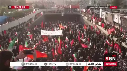 حضور پرشور مردم در میدان امام حسین دقایقی بعد از آغاز رسمی مراسم تشییع رهبر انقلاب