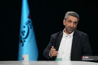 طباطبایی: ما امروز به رئیس جمهوری رسیدیم که واقعا مردمی است و پروتکل پذیر نیست/جریانی که به احمدی نژاد بابت لباس پوشیدنش نقد می&zwnj;کردند اشتباه می&zwnj;کردند. + فیلم