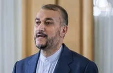 هدیه معنوی وزیر خارجه ایران به همتای پاکستانی
