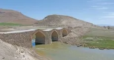 پلی در بروجن که ملقب به عروس شده است