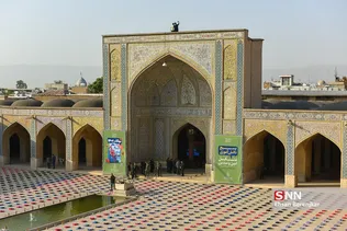 س
