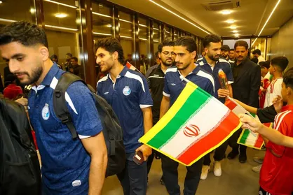 کاروان استقلال وارد شهر بصره شد