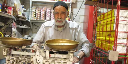کاسبی که امام جماعت شد/ روایت&zwnj;هایی از زندگی مرد ۹۰ ساله&zwnj;ای که می&zwnj;گویند عارف است و امین