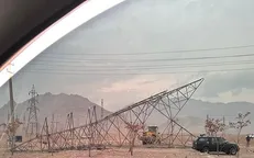 ماجرای سقوط دکل برق در اتوبان آبیک و خاموشی در شهر
