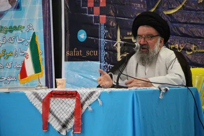 دانشجوی تراز انقلاب اسلامی هم در بعد دینی قوی باشد هم در بعد علمی