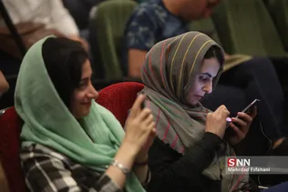 مناظره مصطفی تاجزاده و محمود نبویان در دانشگاه شریف
