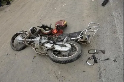 موتور سواری در خط ویژه ۴ مجروح بر جای گذاشت+ فیلم تصادف موتورسواران