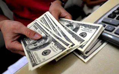 ریزش&zwnj;های دنباله&zwnj;دار در بازار دلار / معاملات فردایی برای بازار ارزی کشور سم است