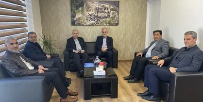 نشست تاج و نبی با معاون عمرانی سازمان منطقه&zwnj; آزاد کیش برای ایجاد برای ایجاد پایگاه برای تیم ملی فوتبال ساحلی