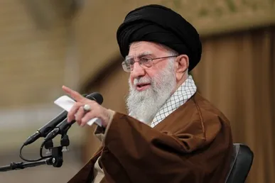 کلاس آمریکاشناسی رهبر شهید؛ حرف و عمل دولتمردان آمریکا غیرمنطقی و زورگویانه است+ فیلم