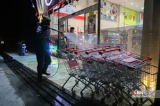 جهادگران دانشگاه آزاد قزوین وسایل حمل‌ونقل شهری را ضد عفونی کردند + تصاویر