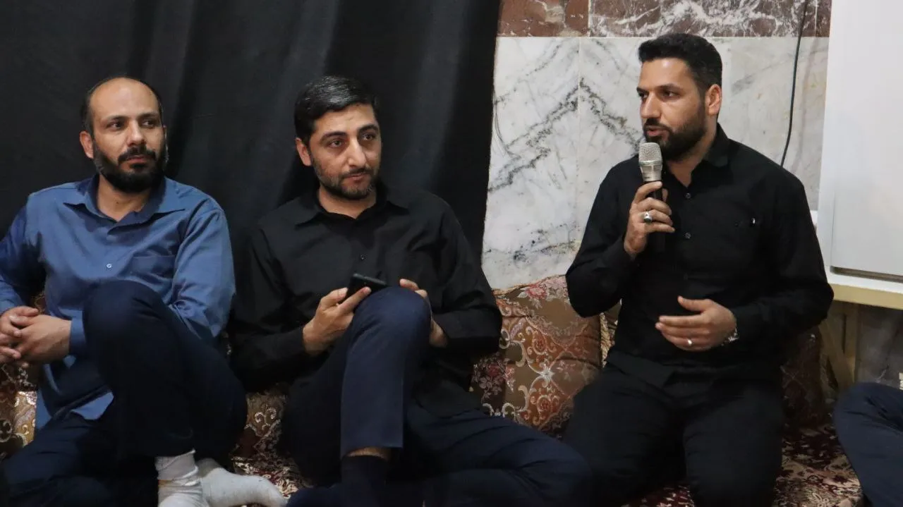 هشتمین نشست سالانه فعالین جبهه فرهنگی انقلاب اسلامی استان بوشهر به مناسبت سالروز صدور پیام امام خمینی درباره پذیرش قطعنامه ۵۹۸ در روستای بحیری شهرستان دشتی (مزار شهید نادر مهدوی) برگزار شد.