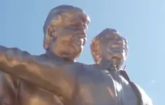 مجسمۀ ترامپ و اپستین در واشنگتن ساخته شد