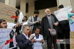 حضور  احمد توکلی در میان تجمع کنندگان 