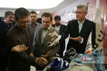 پرویز فتاح و محمد بیگدلی در آیین اهدای ۱۰۱۰۰۰ جفت کفش توسط بانک ملت به دانش آموزان نیازمند کمیته امداد امام خمینی (ره)