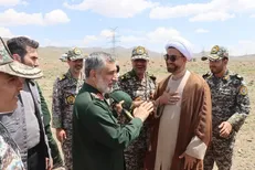 سردار حاجی‌زاده از مواضع پدافندی نطنز و خنداب بازدید کرد