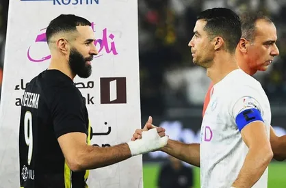 برخورد گرم رونالدو و بنزما در دیدار النصر و الاتحاد +فیلم