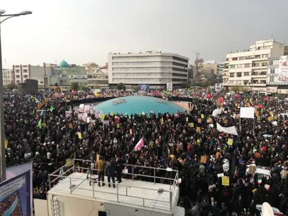 انقلابیون جریانی که بخواهد زخمی بر پیکر این درخت تنومند وارد کند را رسوا خواهند کرد
