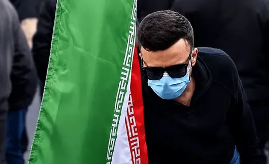 پرچم در آتش، پرونده‌ها در انتظار؛ چرا پرونده دانشجویان هتاک هنوز به ایستگاه آخر نرسیده است؟