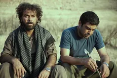 پخش فیلم «عاشق‌ها ایستاده می‌میرند» در شبکه سحر
