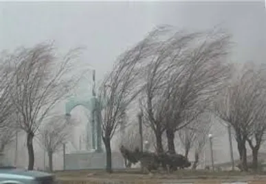 پیش بینی وزش باد شدید و گردوخاک در سمنان/ ماندگاری هوای گرم و جوی پایداربرای استان