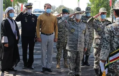 بازدید فرمانده کل ارتش از پدافند هوایی جزایر سه&zwnj;گانه خلیج فارس