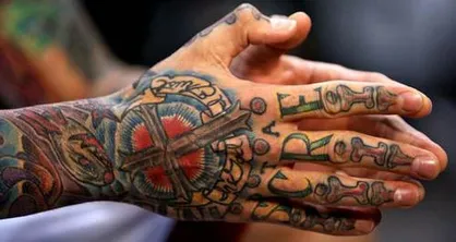 عفونت تتو و خالکوبی حتی بعد از 15 سال هم از بین نمی رود